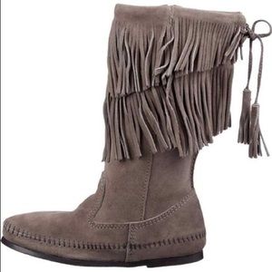Minnetonka Grey Suede 2 Layer Fringe Boots Sz 8